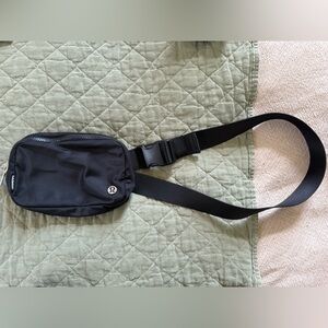 Lululemon Everywhere Belt Bag